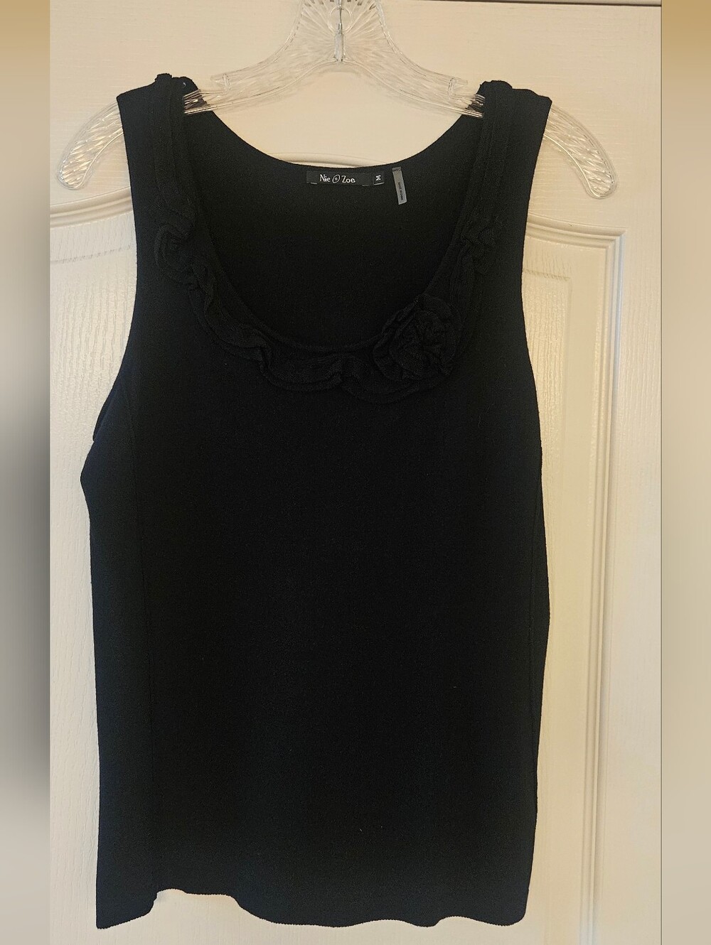 NIC+ZOE Black Sleeveless Scoop Neck Top With 3D Floral Detail